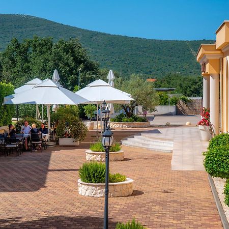 Guest Accommodation Atrium Gulin Лозовац Екстериор снимка