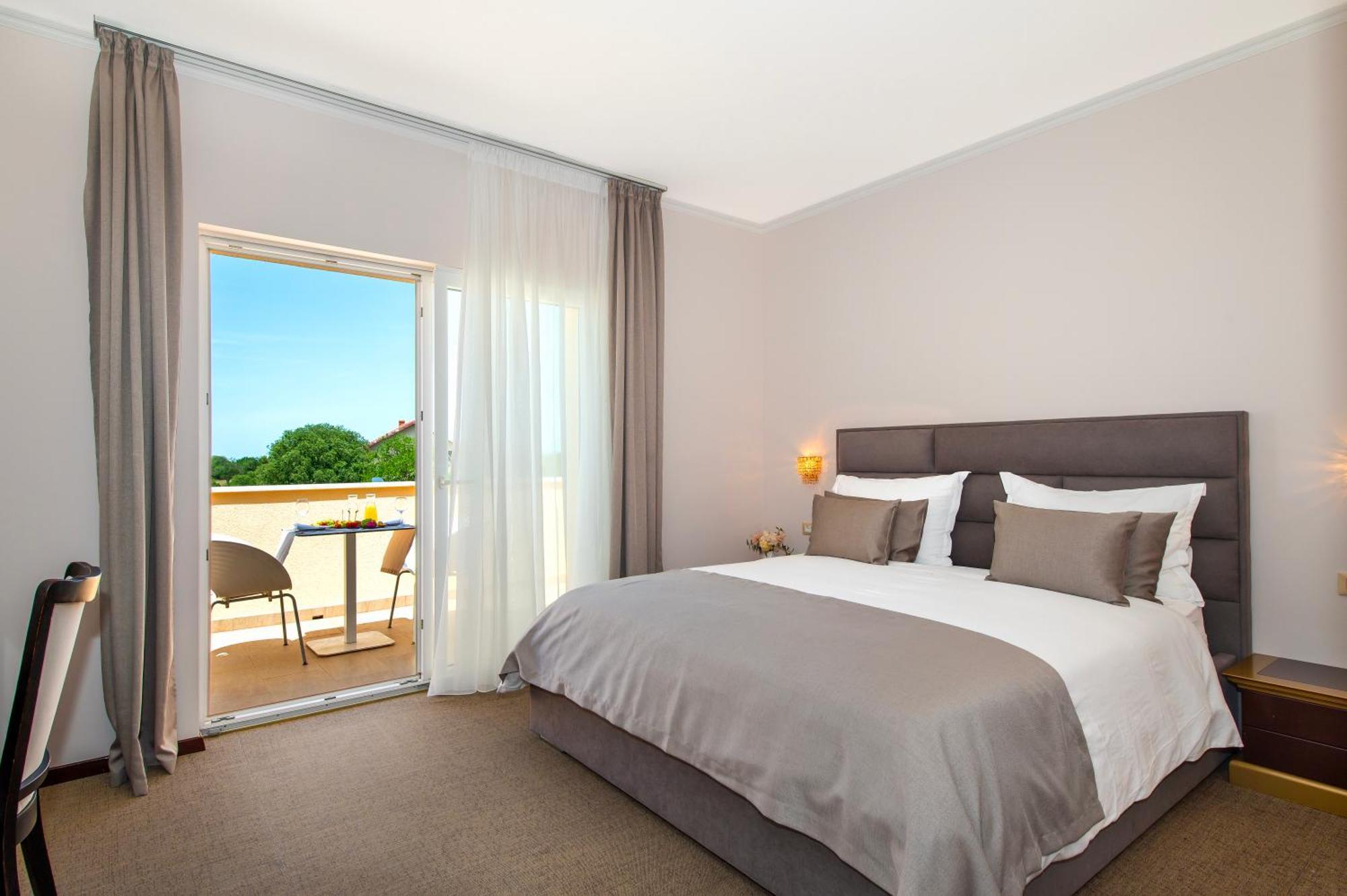 Guest Accommodation Atrium Gulin Лозовац Екстериор снимка