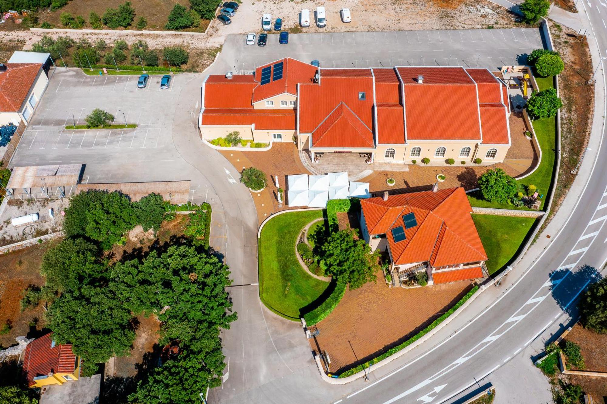 Guest Accommodation Atrium Gulin Лозовац Екстериор снимка