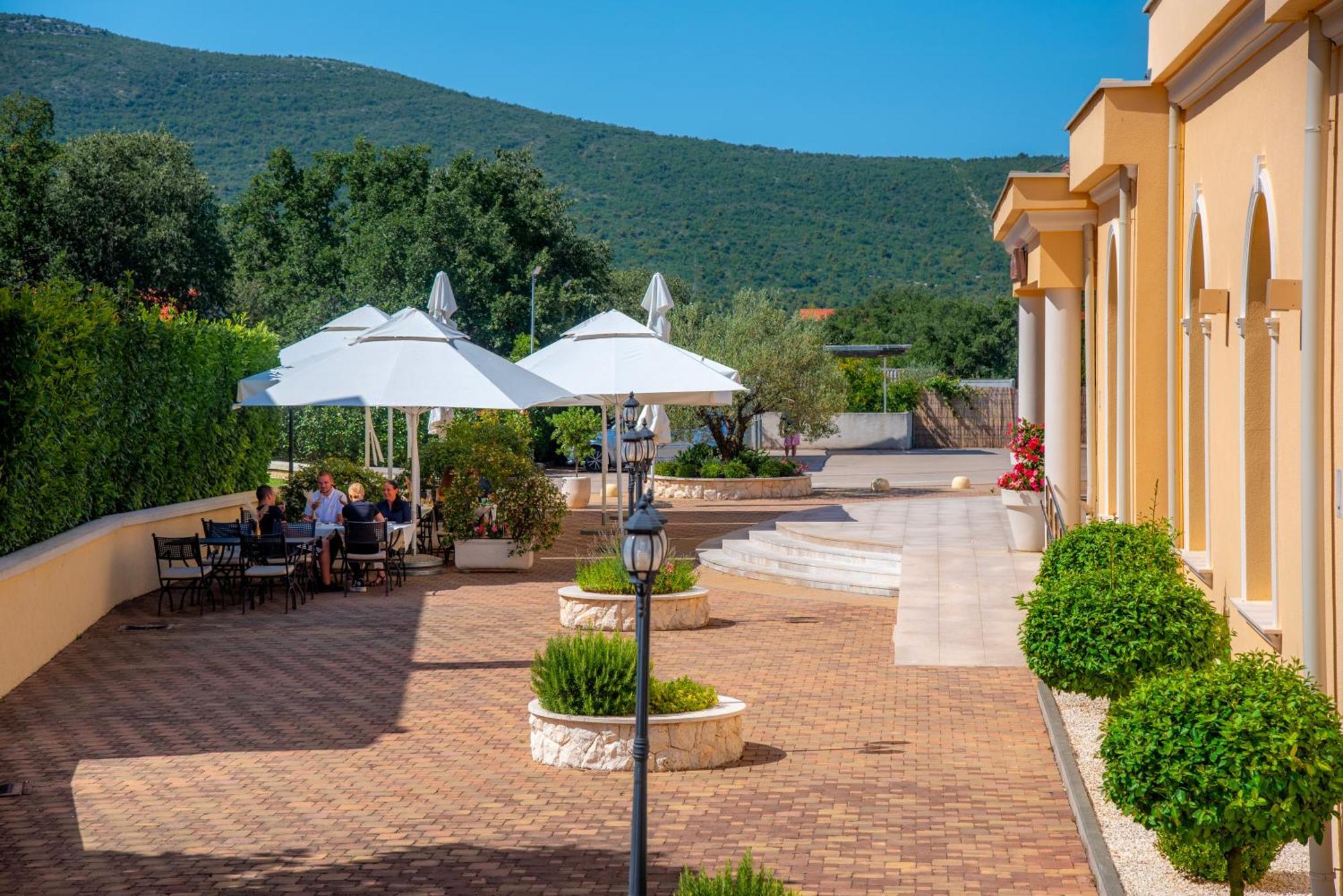 Guest Accommodation Atrium Gulin Лозовац Екстериор снимка