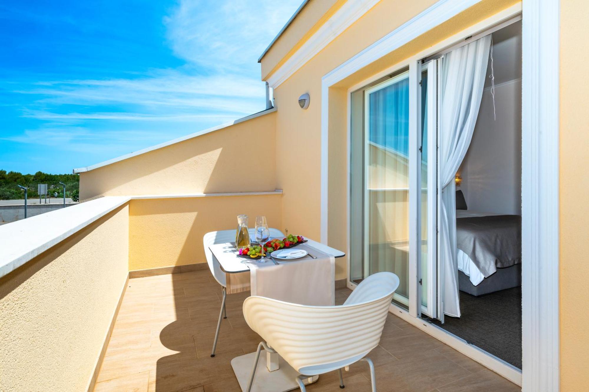 Guest Accommodation Atrium Gulin Лозовац Екстериор снимка