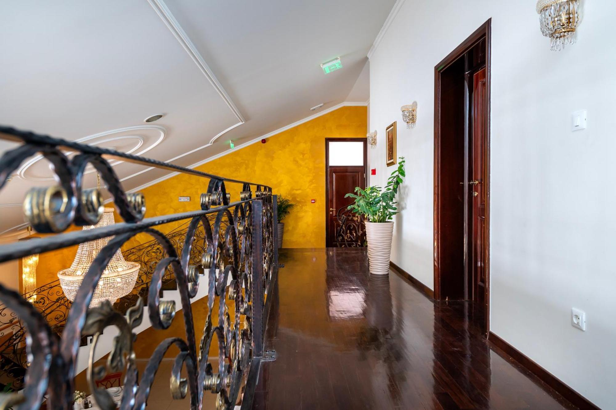 Guest Accommodation Atrium Gulin Лозовац Екстериор снимка