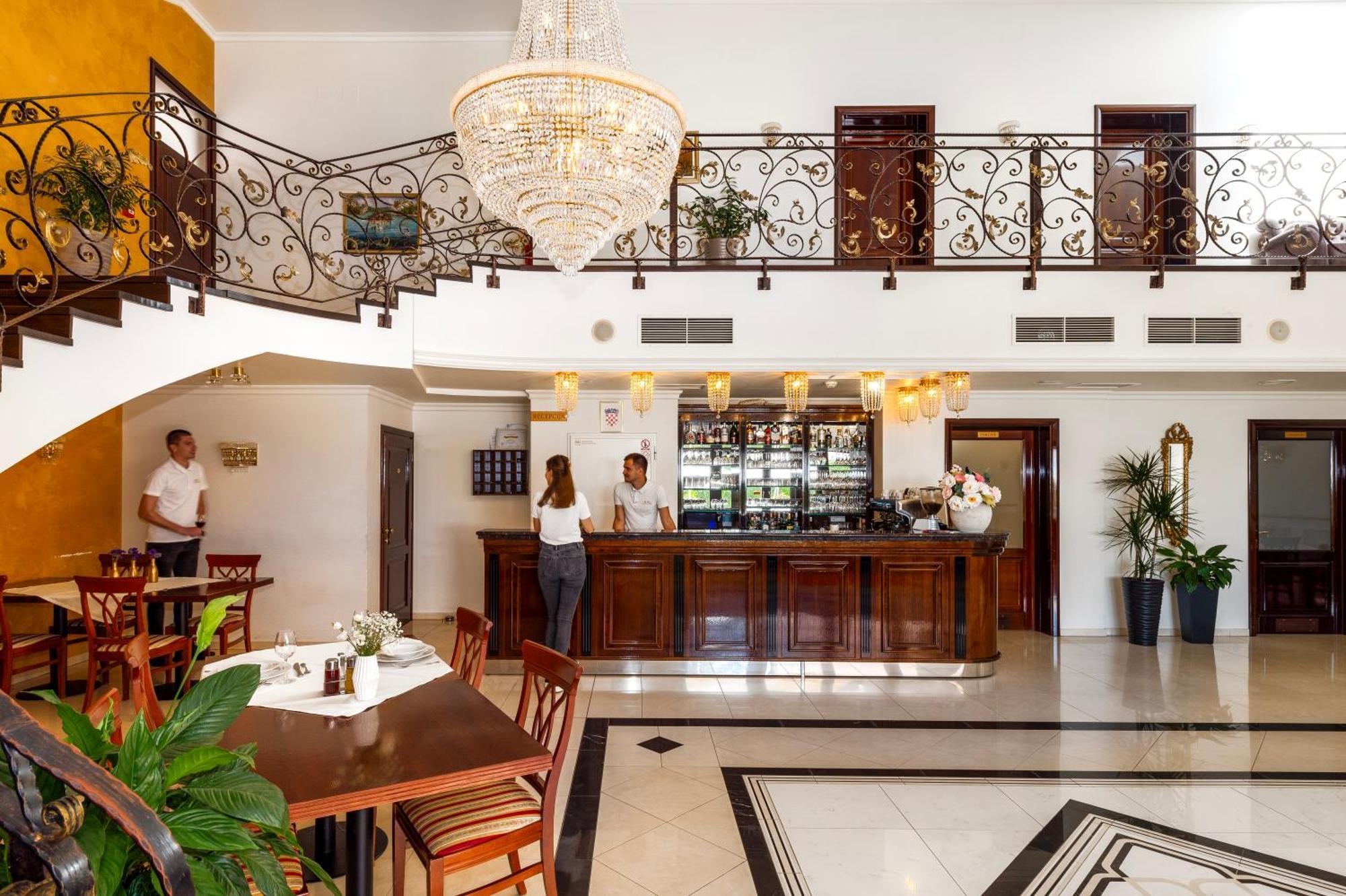 Guest Accommodation Atrium Gulin Лозовац Екстериор снимка