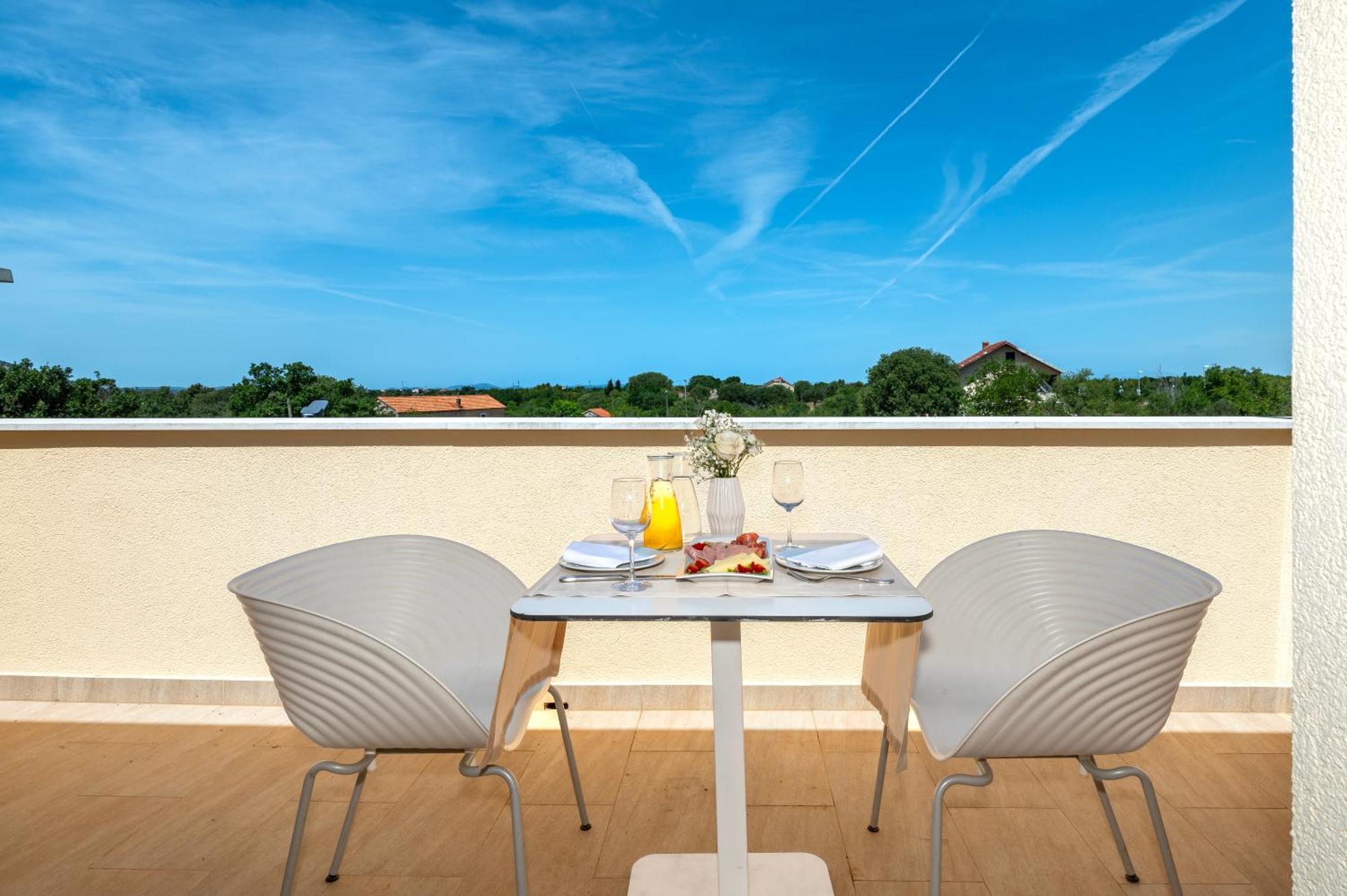 Guest Accommodation Atrium Gulin Лозовац Екстериор снимка