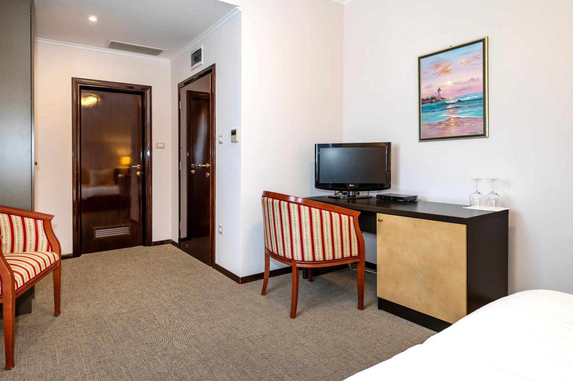 Guest Accommodation Atrium Gulin Лозовац Екстериор снимка