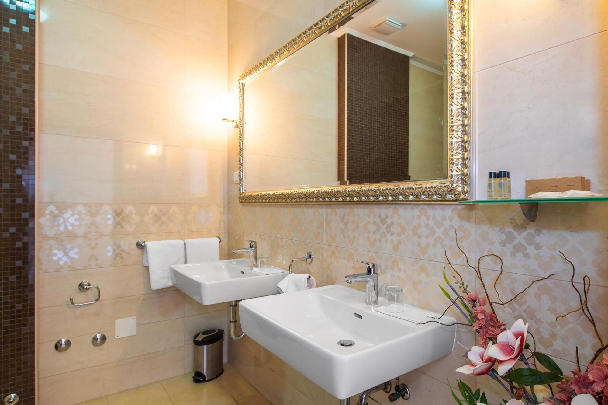 Guest Accommodation Atrium Gulin Лозовац Екстериор снимка