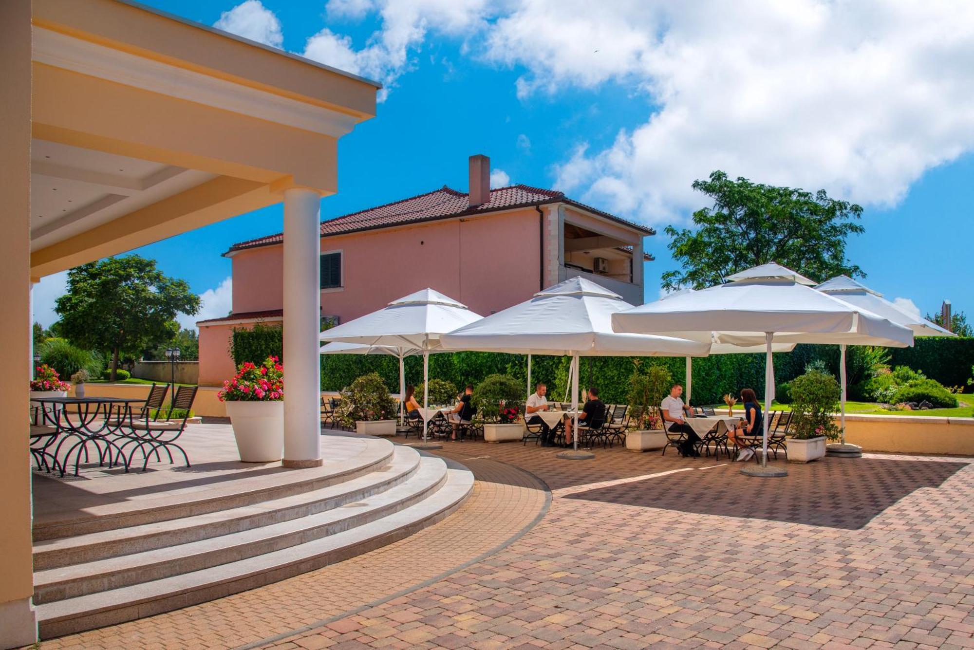 Guest Accommodation Atrium Gulin Лозовац Екстериор снимка